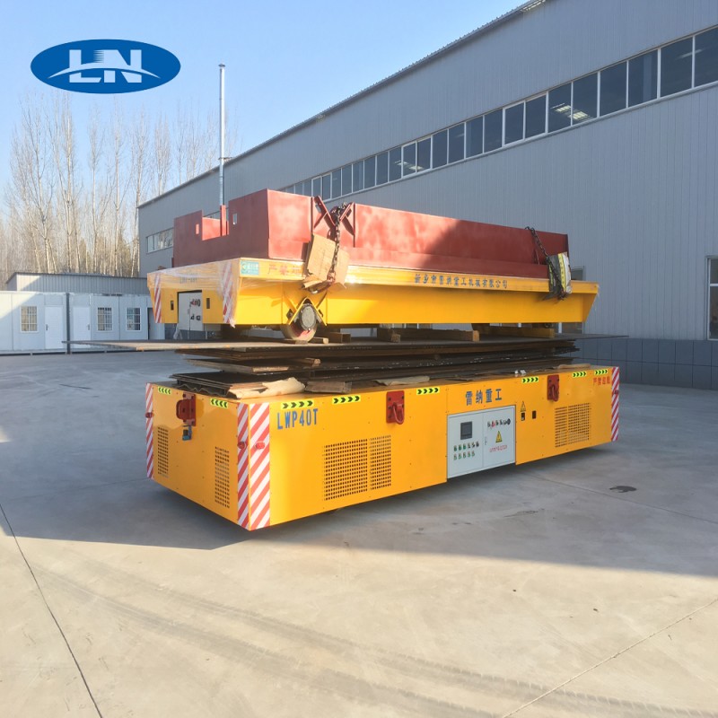 How does a trackless electric transfer cart work